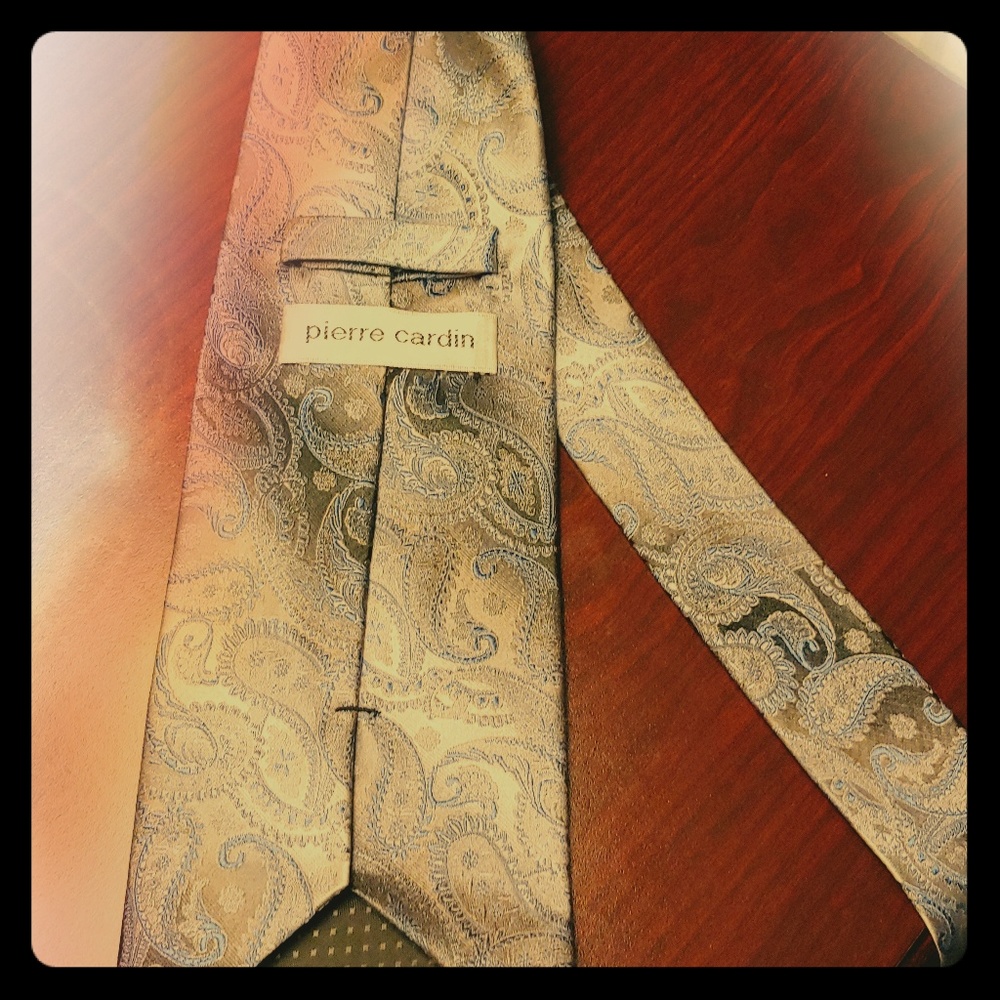 3/$30 Pierre Cardin paisley 👔 tie